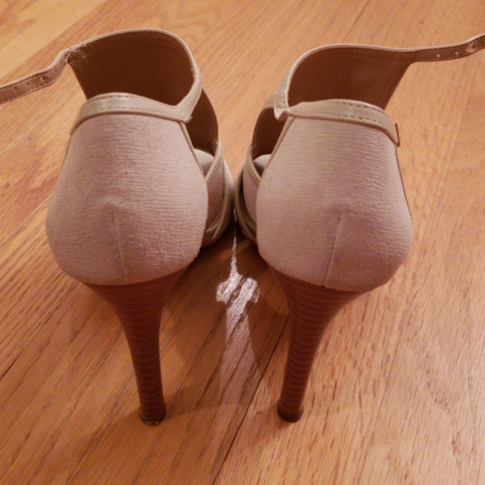 Heels - Picture 3 of 4